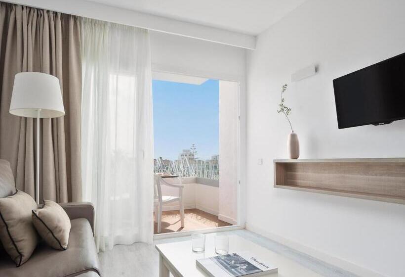 Люкс Вид на Бассейн, Puerto Azul Suite
