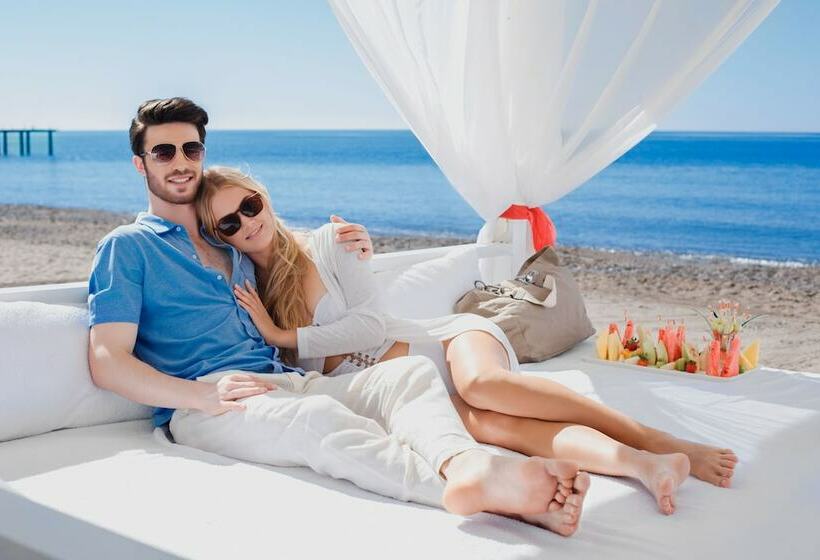 ‫فيلا غرفة نوم واحدة, Adam & Eve   Adult Only