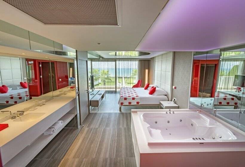 ‫فيلا غرفة نوم واحدة, Adam & Eve   Adult Only