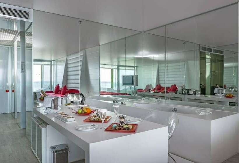 ‫فيلا غرفة نوم واحدة, Adam & Eve   Adult Only