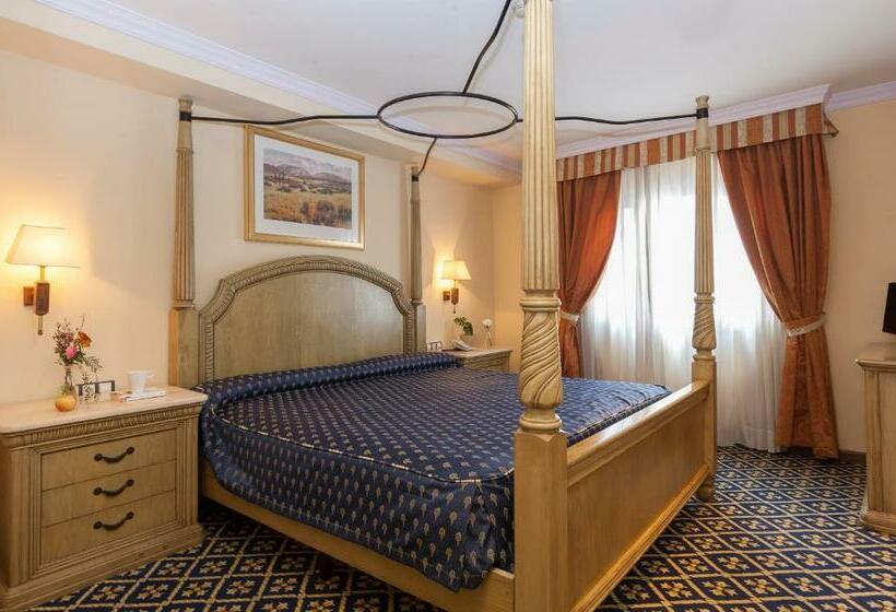 اتاق استاندارد, Agora Juan De Austria