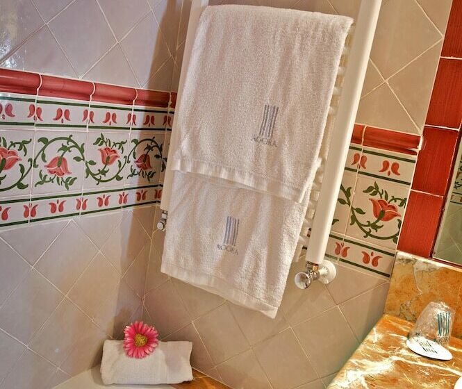 اتاق استاندارد, Agora Juan De Austria