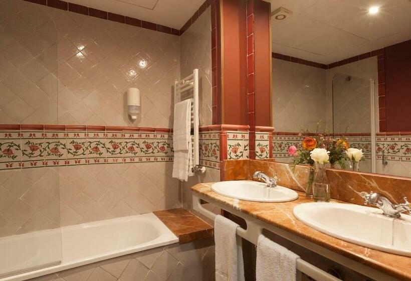 اتاق استاندارد سه نفره, Agora Juan De Austria