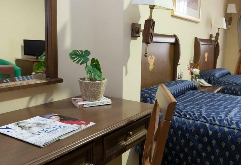 اتاق استاندارد سه نفره, Agora Juan De Austria