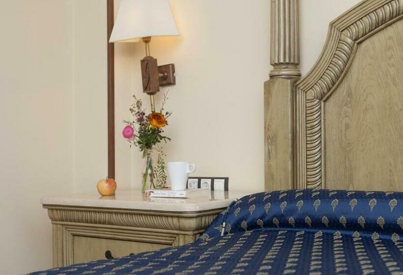 اتاق استاندارد سه نفره, Agora Juan De Austria