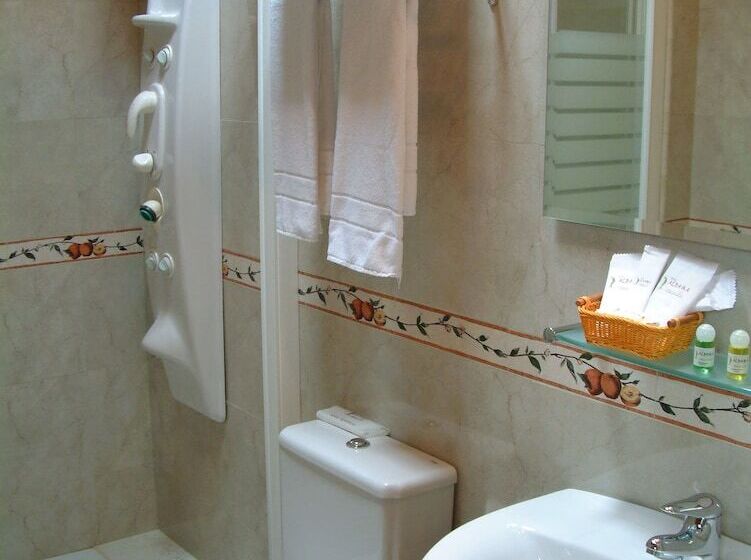 غرفة قياسية, Aldama Golf