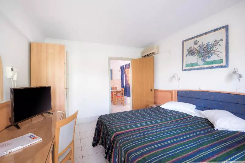 Chambre Familiale, Atlantis
