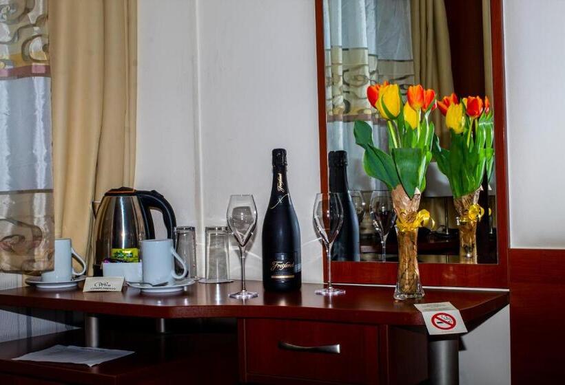 Номер Стандарт Двуспальная Кровать, Best Western Art Plaza