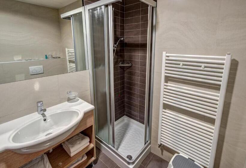 اتاق استاندارد, Capital