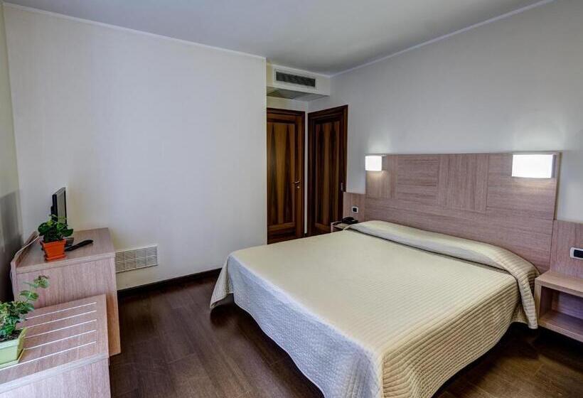 سوئیت با وان آب گرم, Capital