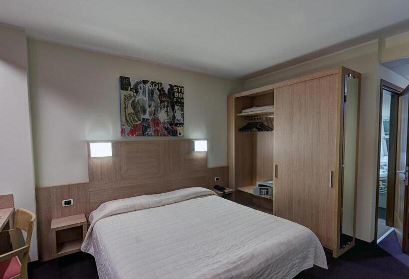 اتاق سوپریور با تخت بزرگ, Capital