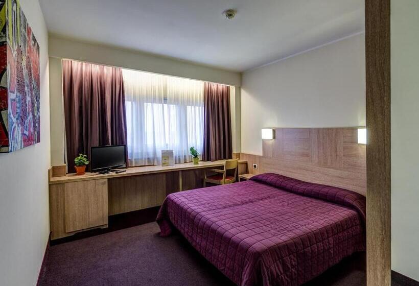 اتاق سوپریور با تخت بزرگ, Capital