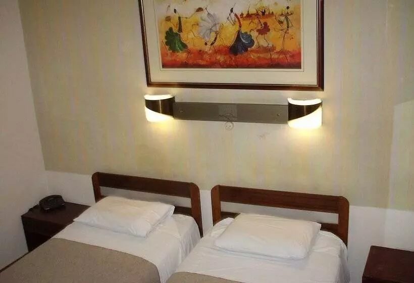 Standard Yhden Hengen Huone, Claridge