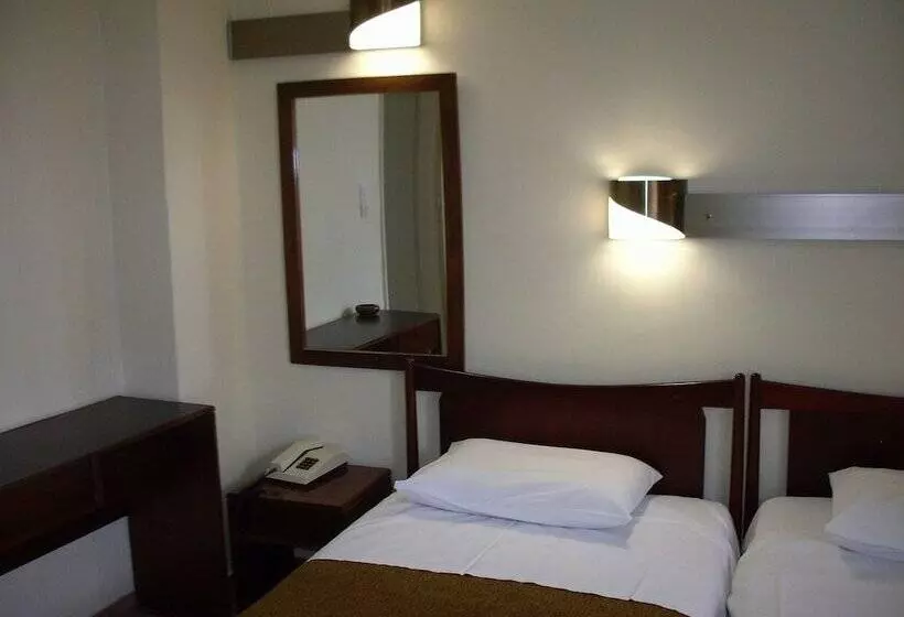 Standard Yhden Hengen Huone, Claridge