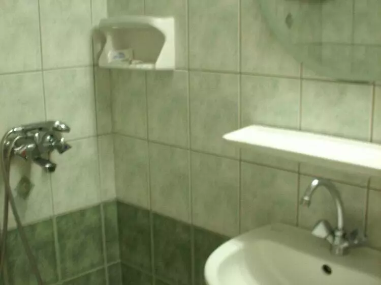 Standard Kolmen Hengen Huone, Claridge