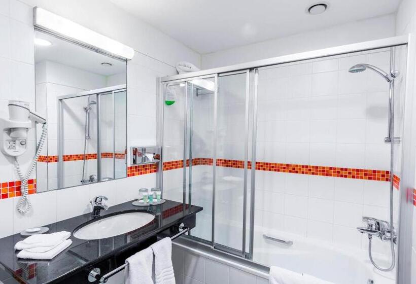 غرفة قياسية سرير كينج, Courtyard By Marriott Pilsen