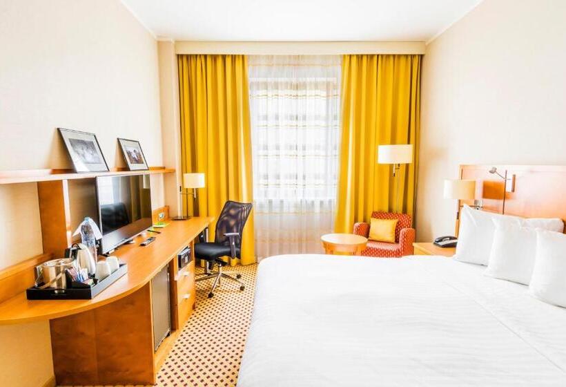 غرفة قياسية سرير كينج, Courtyard By Marriott Pilsen