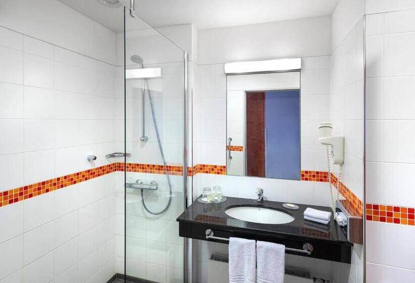 جناح جونيور, Courtyard By Marriott Pilsen