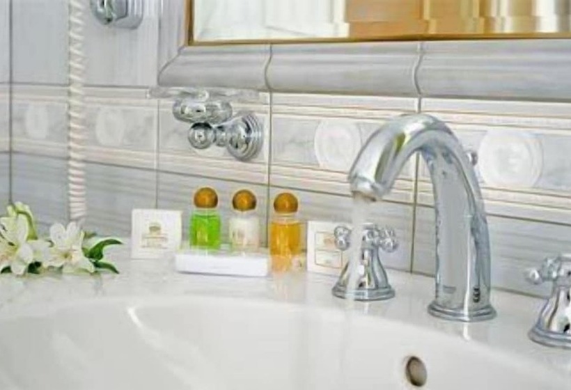 سوییت جونیور, Grand Palace