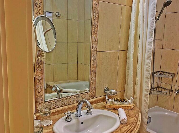 اتاق سوپریور با چشمانداز دریا, Grand Palace