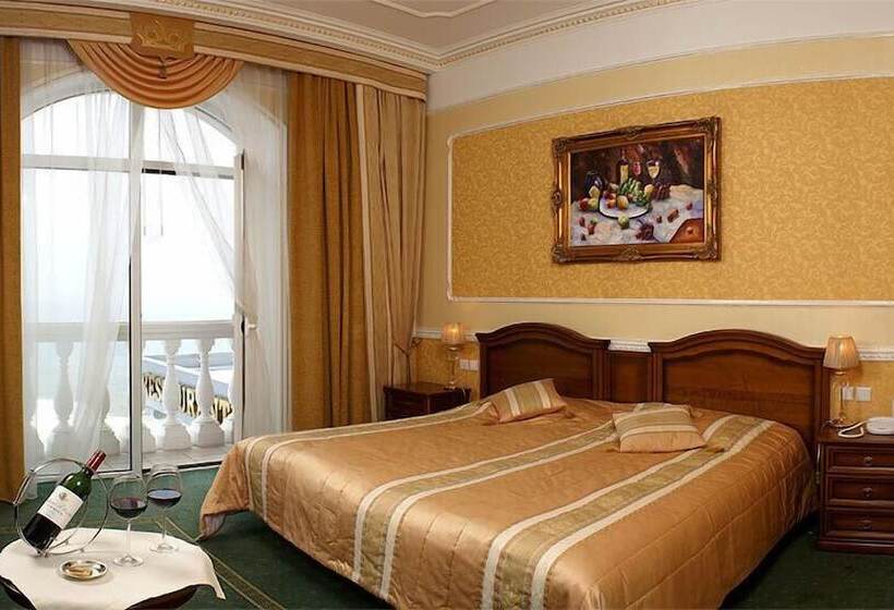 اتاق سوپریور با چشمانداز دریا, Grand Palace