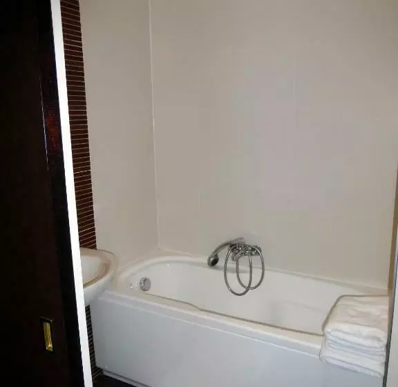 اتاق استاندارد سه نفره, Hôtel Ariane & Spa
