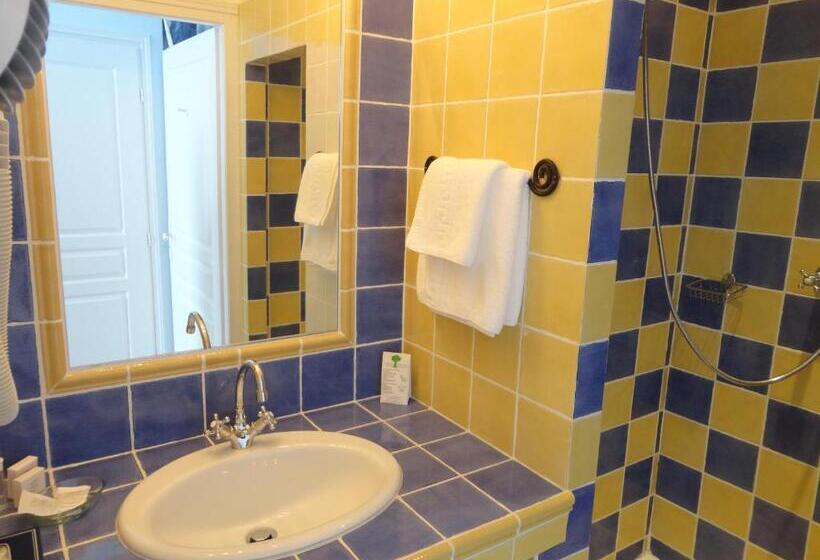 جناح جونيور مطلّ علي حمام السباحة, L Orangeraie