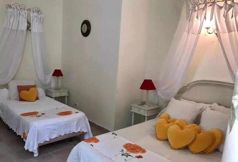 اتاق استاندارد سه نفره, L Orangeraie