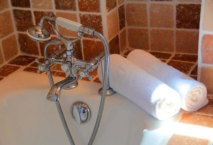 غرفة قياسية ثلاثية, L Orangeraie