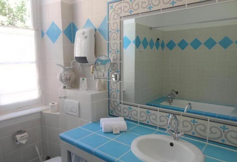 غرفة قياسية ثلاثية, L Orangeraie