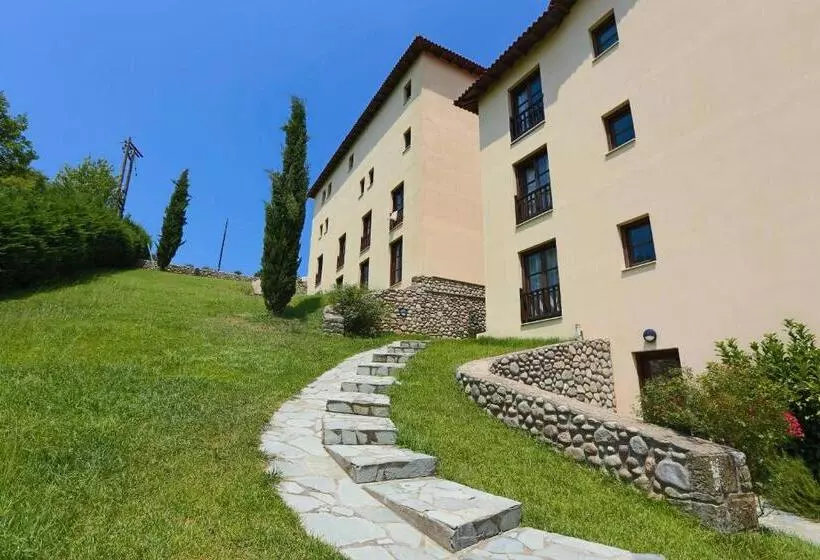 Standard Neljän Hengen Huone Puutarhanäkymä, Meteora Hotel At Kastraki