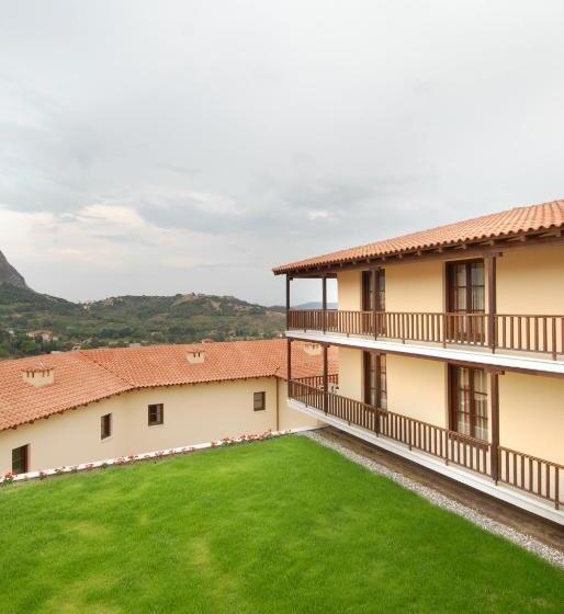 园景标准四人间, Meteora Hotel At Kastraki