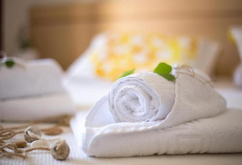 Четырехместный Номер Стандарт Вид на Сад, Meteora Hotel At Kastraki