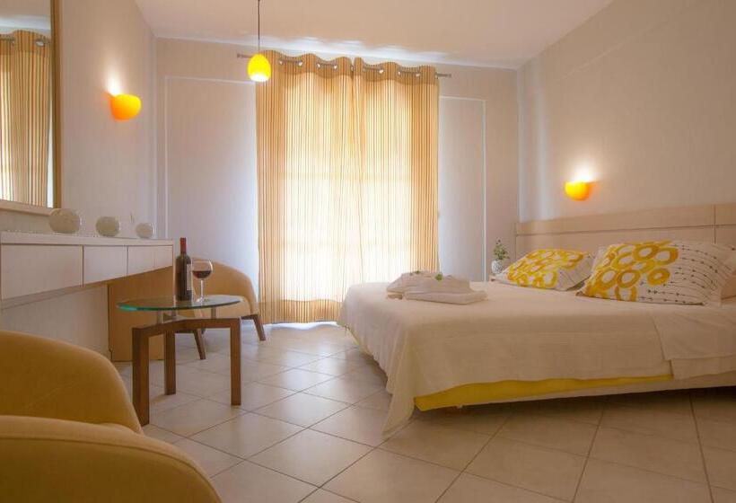 园景标准四人间, Meteora Hotel At Kastraki