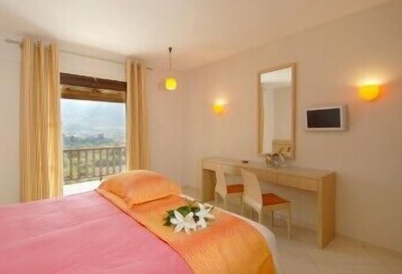 Трехместный Номер Стандарт с Видом, Meteora Hotel At Kastraki