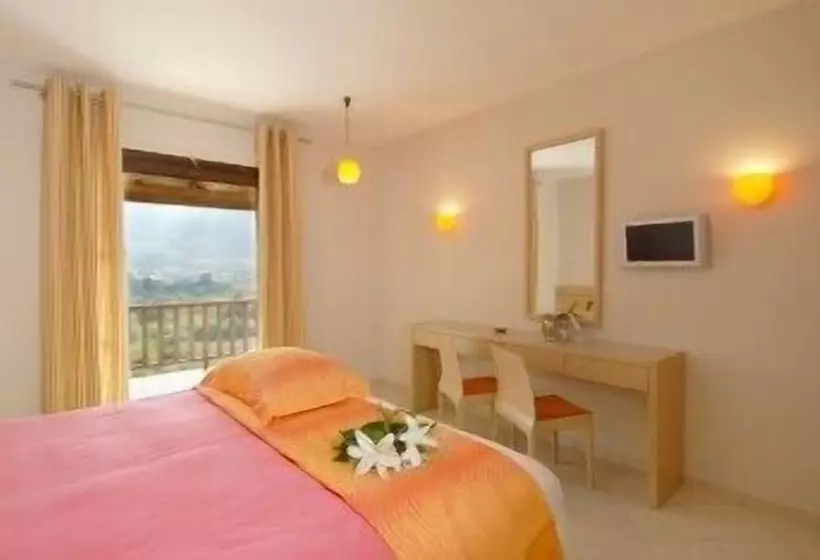 Standard Kolmen Hengen Huone Näkymä, Meteora Hotel At Kastraki