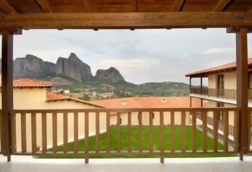 Standard Kolmen Hengen Huone Näkymä, Meteora Hotel At Kastraki
