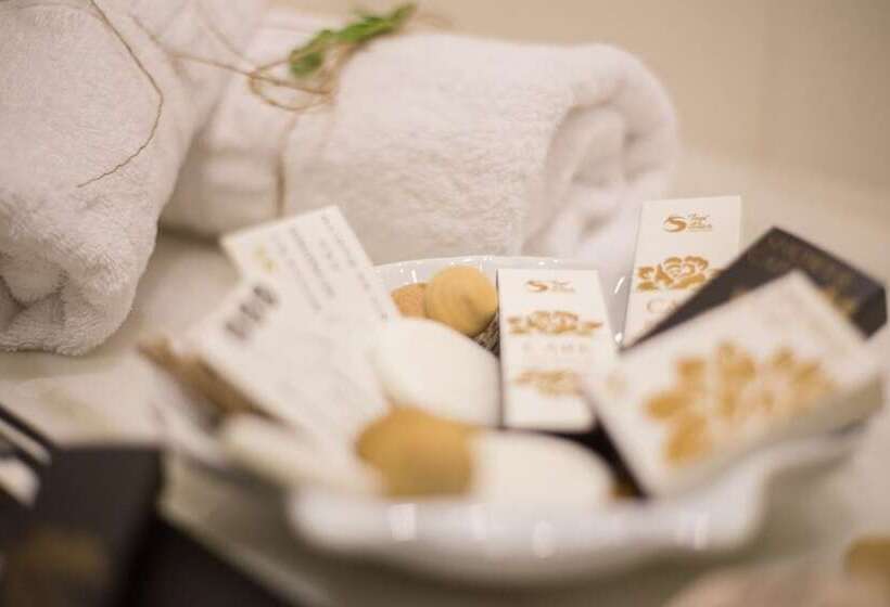 带花园景观的标准三人间, Meteora Hotel At Kastraki