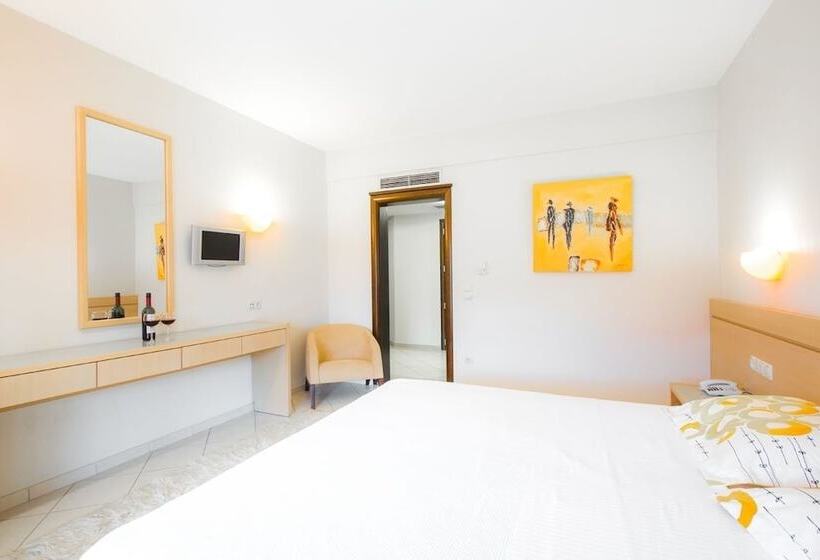 Четырехместный Номер Стандарт Вид на Сад, Meteora Hotel At Kastraki