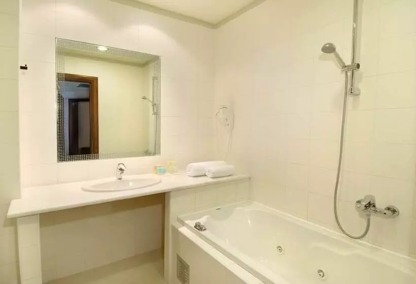 Standard Neljän Hengen Huone Puutarhanäkymä, Meteora Hotel At Kastraki