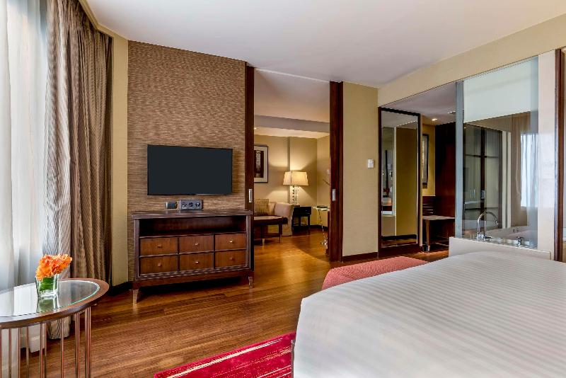 Deluxe Suite King Bed, Hilton Bangkok Grande Asoke