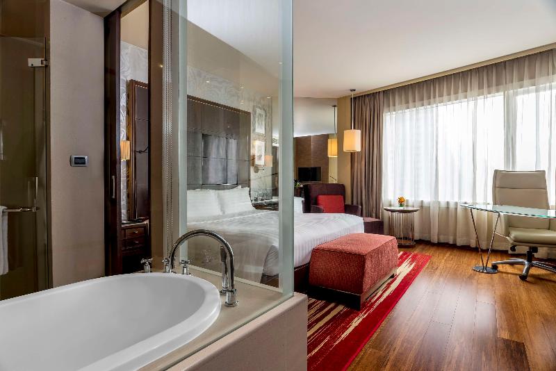 Deluxe Suite King Bed, Hilton Bangkok Grande Asoke