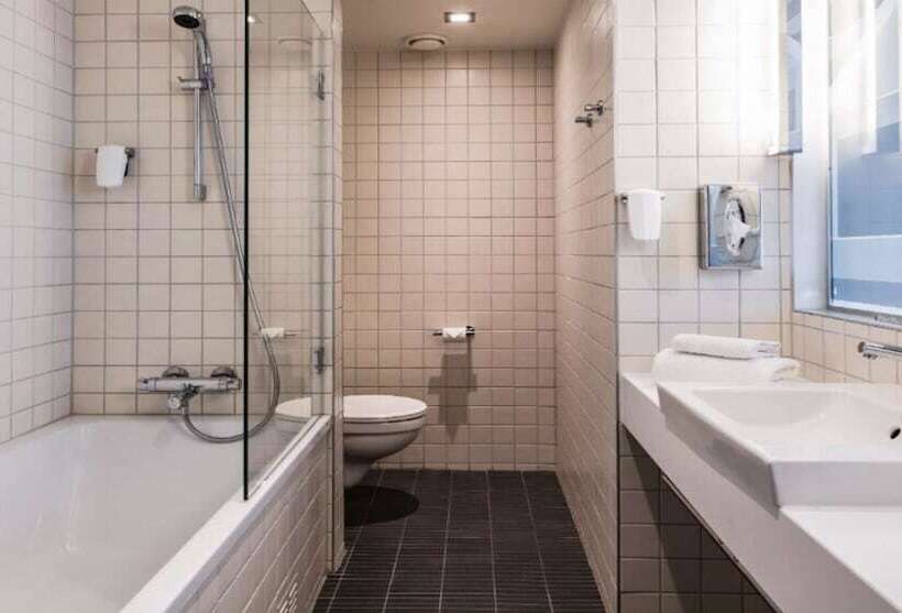 اتاق خانوادگی, Quality Hotel 33