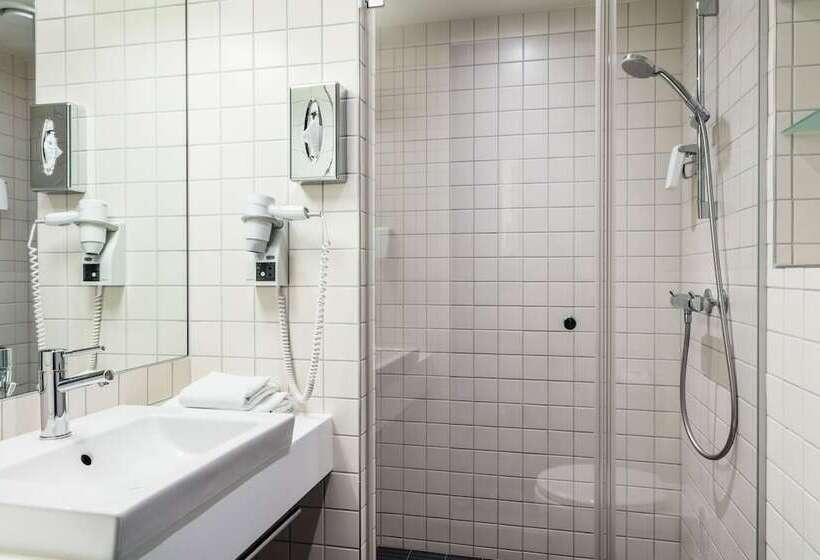 اتاق استاندارد, Quality Hotel 33