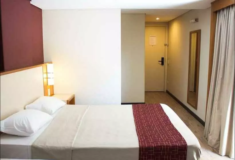 اتاق استاندارد سه نفره, Rede Andrade Cwb