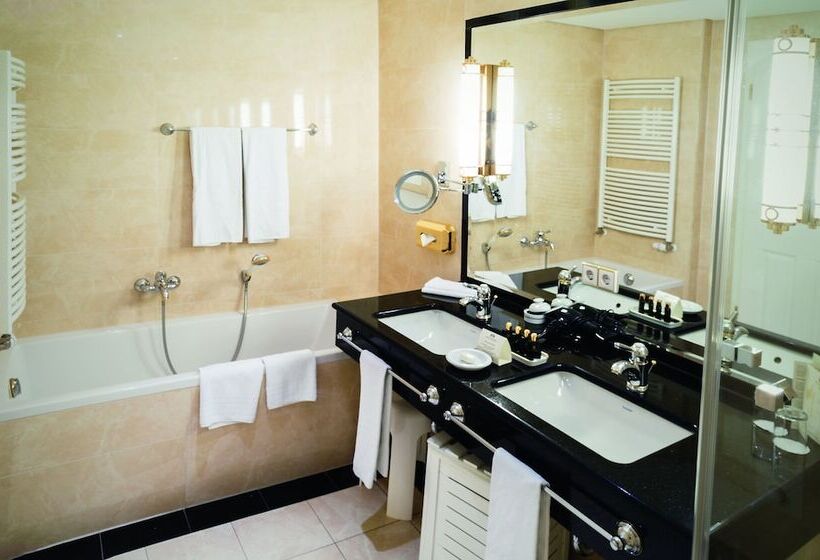 行政房间, Suitess