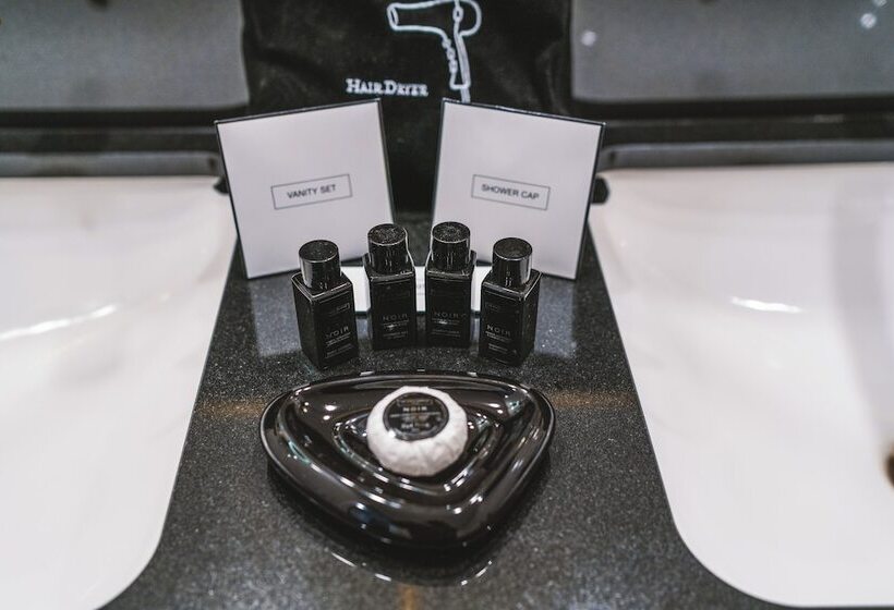 初级行政套房, Suitess