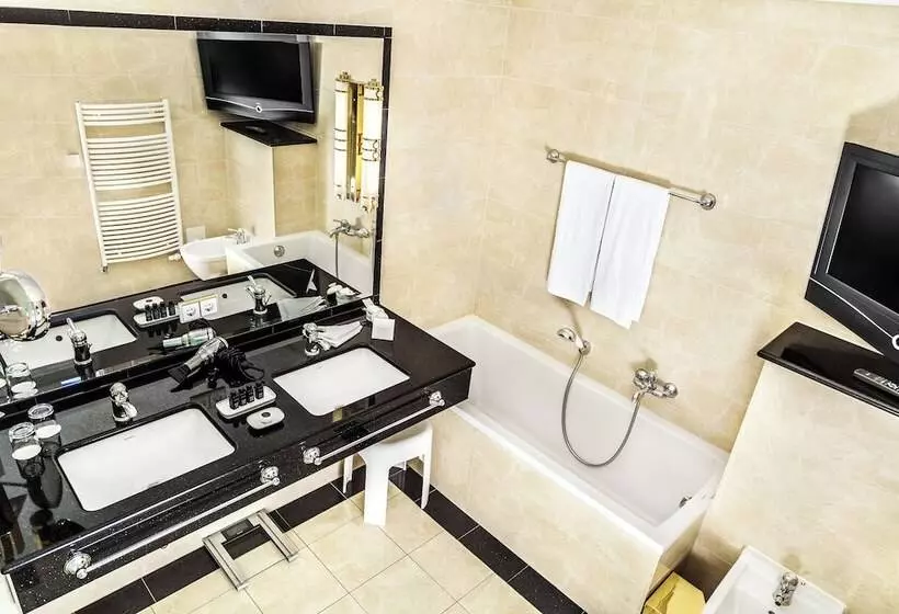 Suite Executive, Suitess