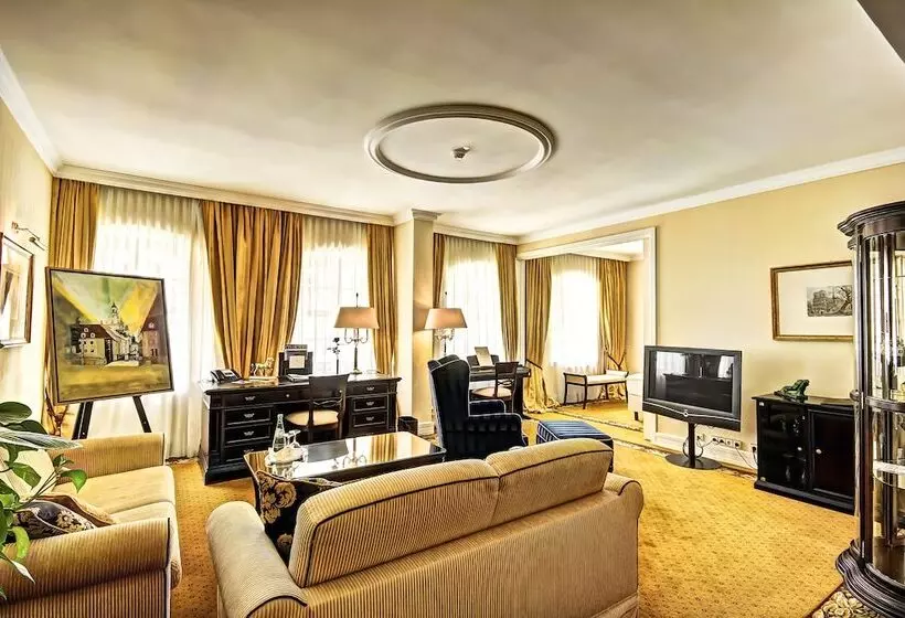 Suite Executive, Suitess