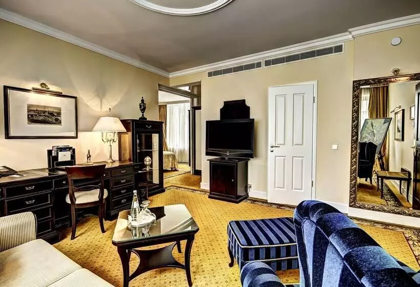 Suite Executive, Suitess